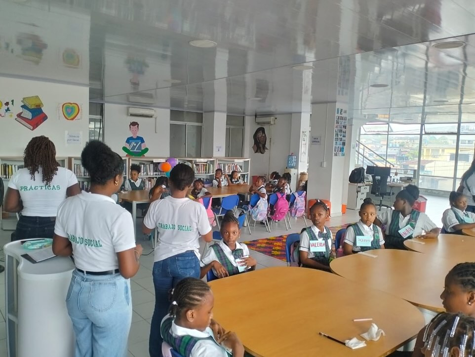 Creatividad y arte en el Taller de Escritura, Lectura y Dibujo en la Biblioteca MunicipalCreatividad y arte en el Taller de Escritura, Lectura y Dibujo en la Biblioteca Municipal